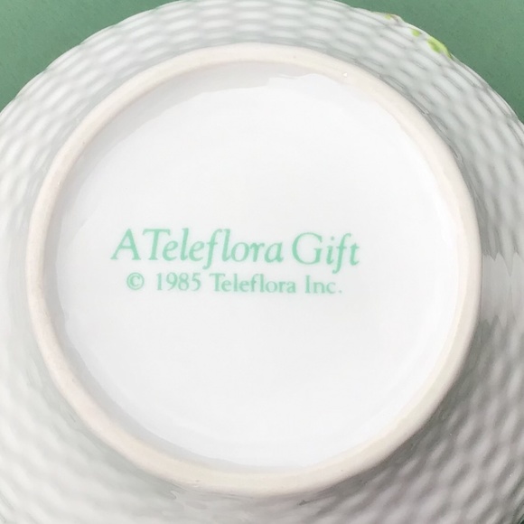 Vintage 1985 Teleflora Teapot Basketweave Flowers EUC - Picture 4 of 13